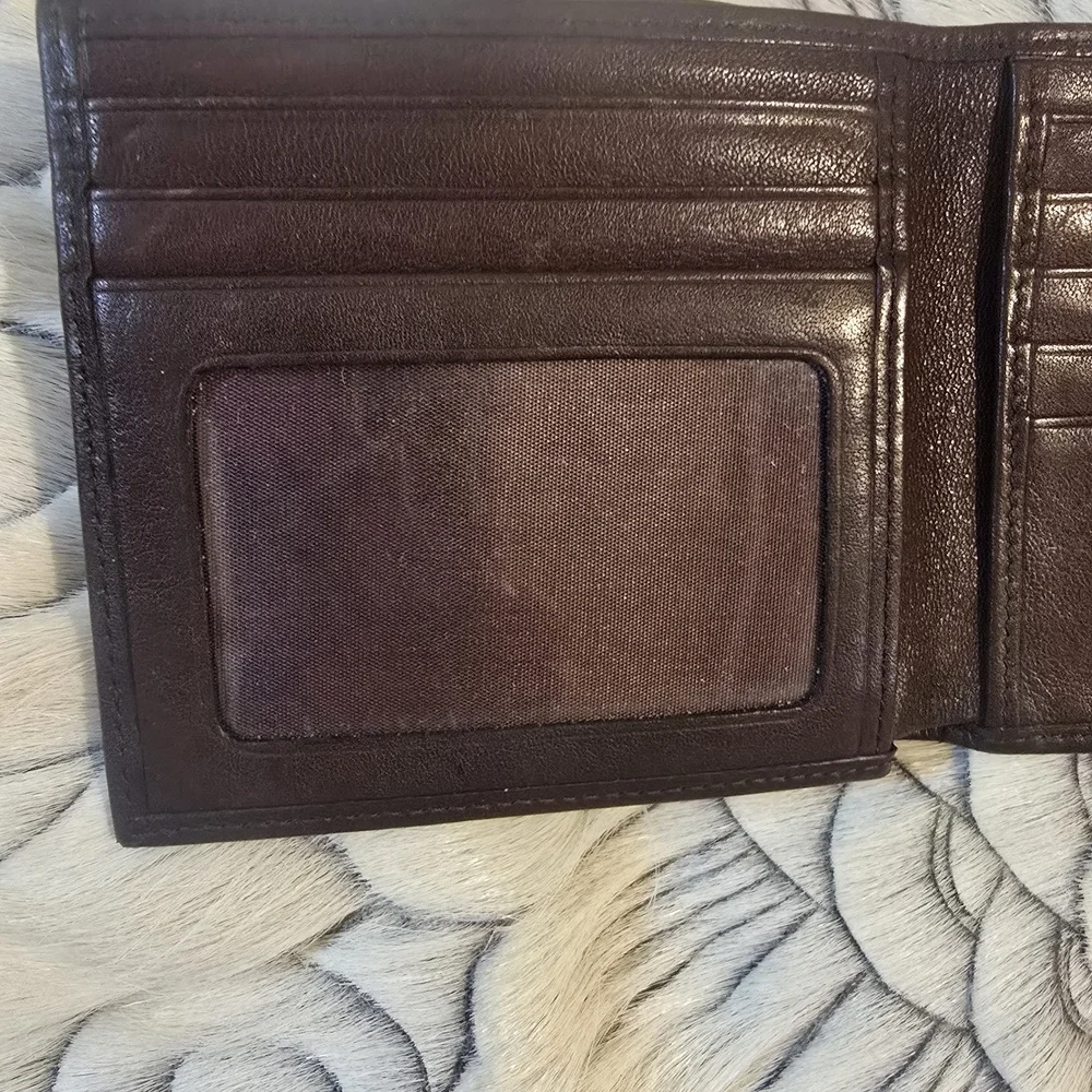 Tumi sleek card